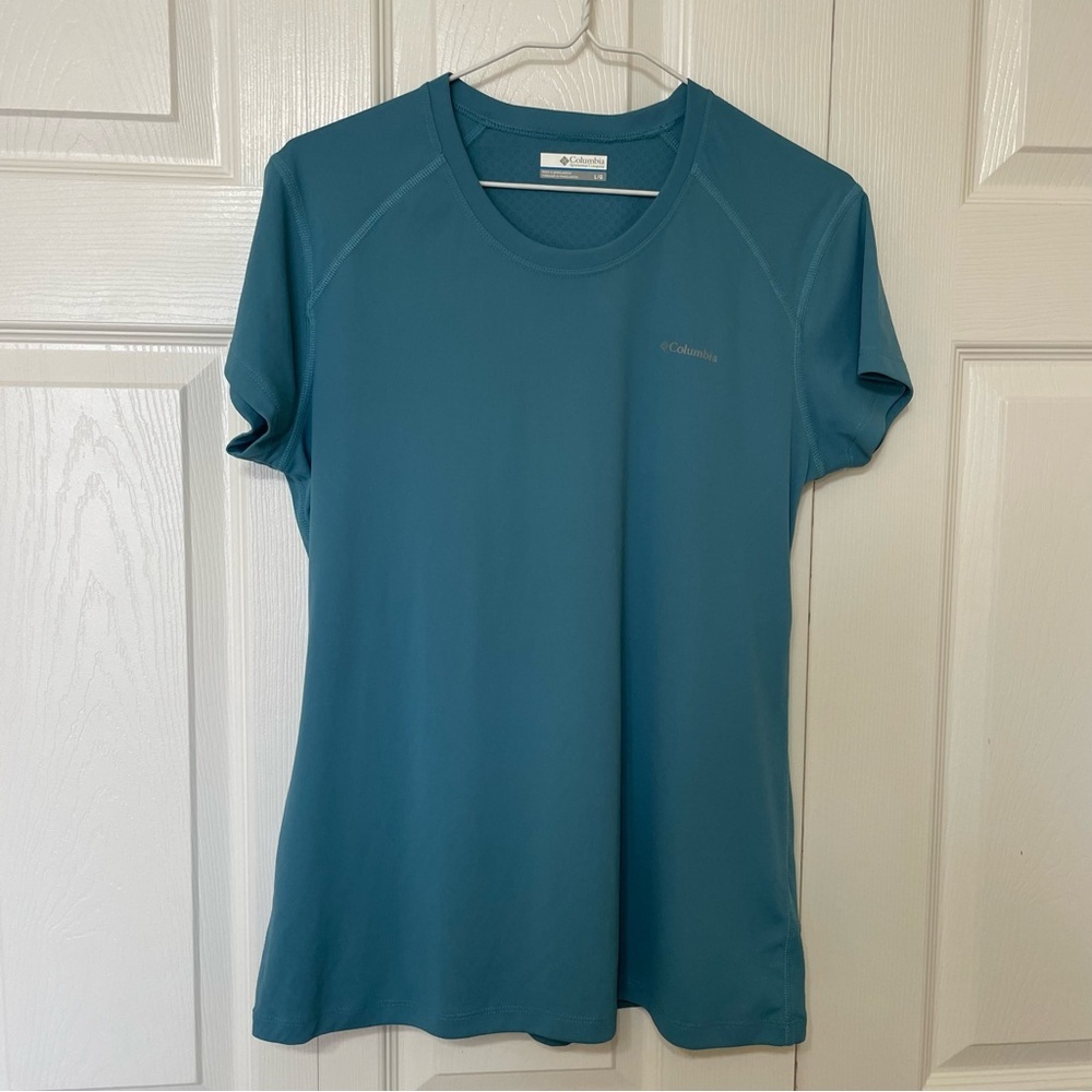 Columbia Women’s size Large workout top